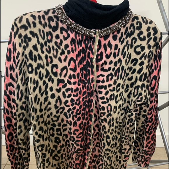 Leopard print peach colored cardigan-great to dress up in or with jeans - Picture 2 of 6